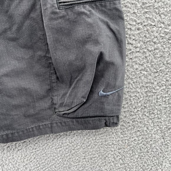 Nike Cargo Shorts Mens 36 Black Rip Stop Zipper Pockets Y2K - Picture 2 of 10